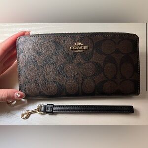 Brand New Coach wallet Long Zip Around Wallet In Signature Canvas